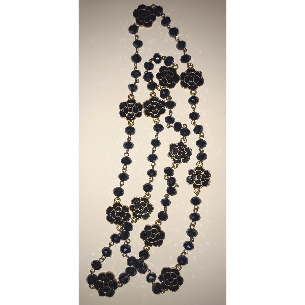✨NEW w/o tags - Gorgeous Floral Crystal Necklace✨